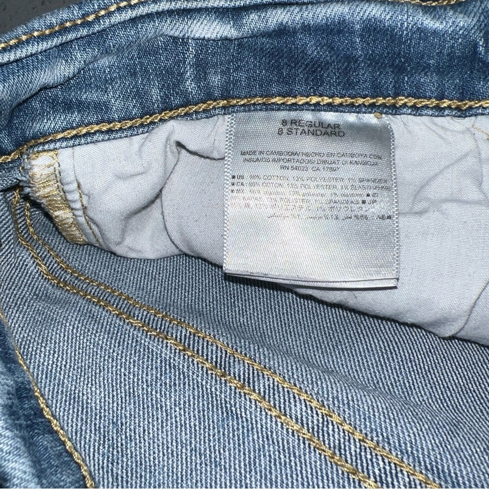 Old Navy Boyfriend Cut Capri Distressed Light Blue Denim Jeans - Picture 5 of 7